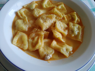 piatto di cappelletti